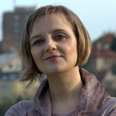 LinaOfficial-sqr Lina Toth